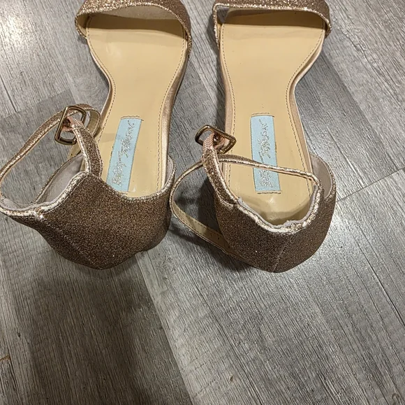 Elegant Glittery Sandals - Picture 5 of 5